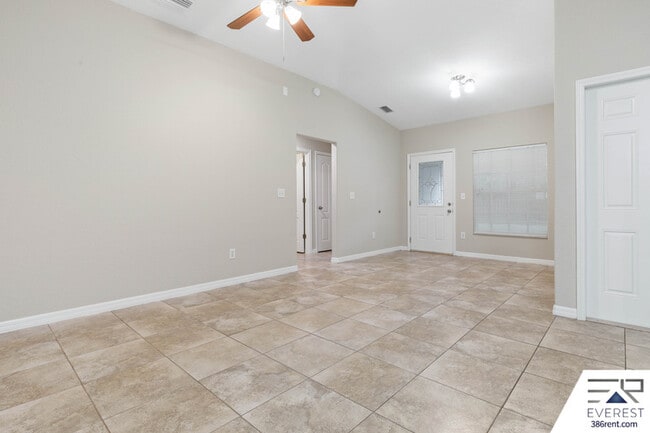 Building Photo - 730 Flora St