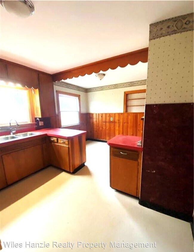 Building Photo - 3 br, 1 bath House - 10256 Wadsworth Road