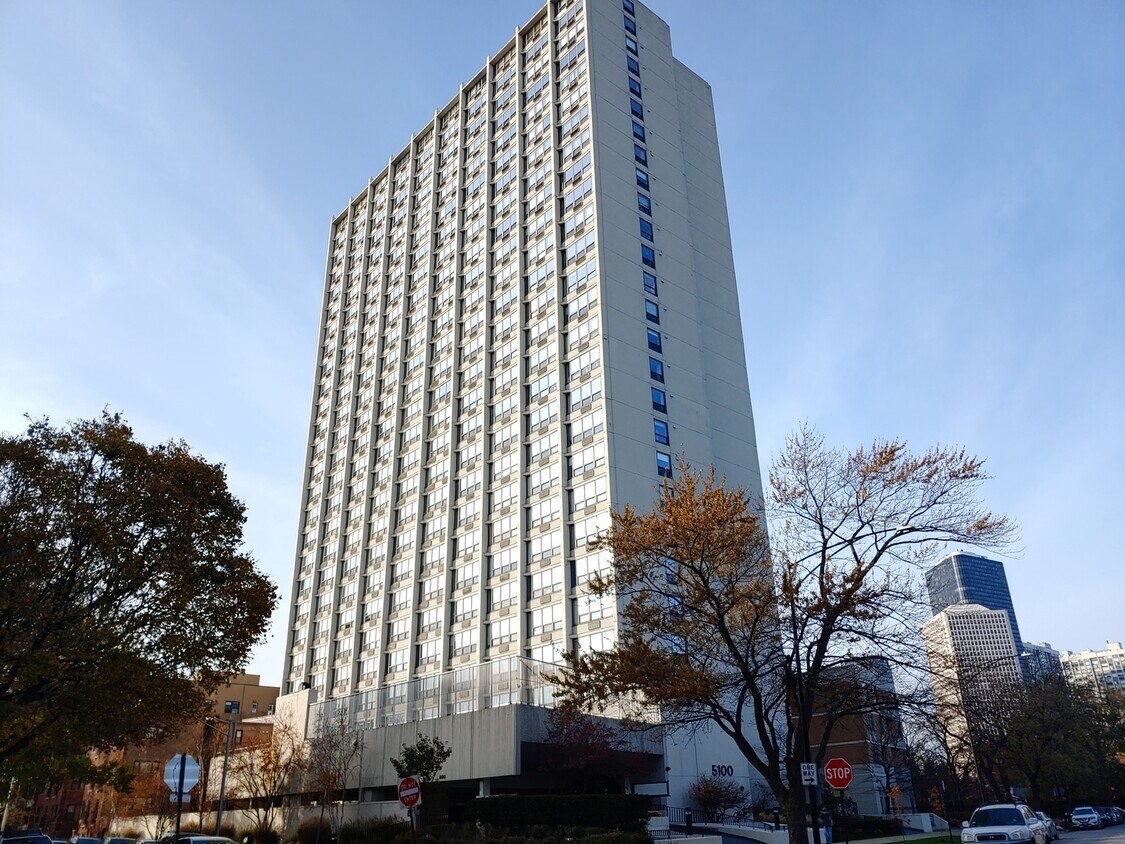 Foto principal - 5100 N Marine Dr