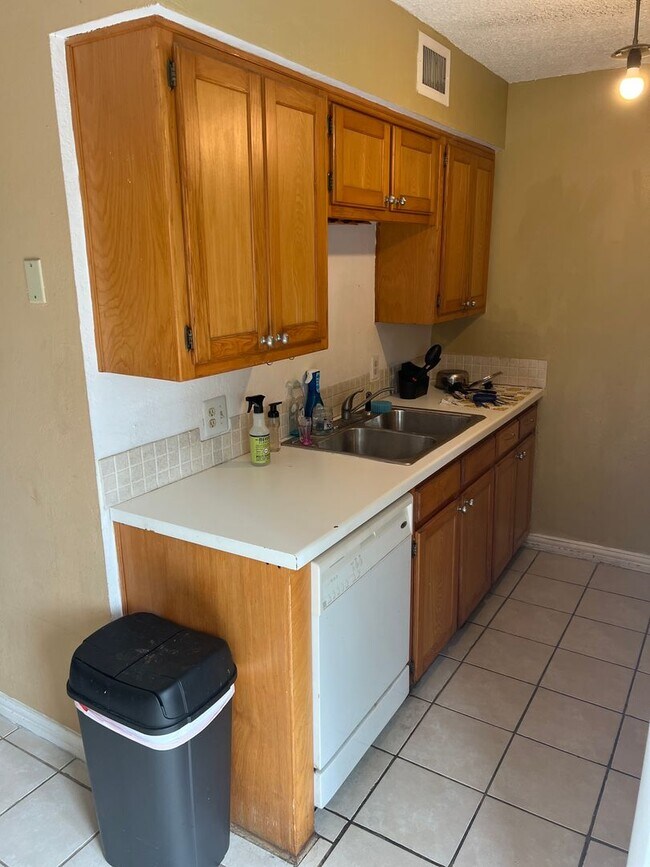 Foto del edificio - 2 Bedroom 1.5 Bath CLOSE TO UNT