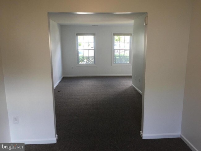 Foto del edificio - 5861 Suitland Rd