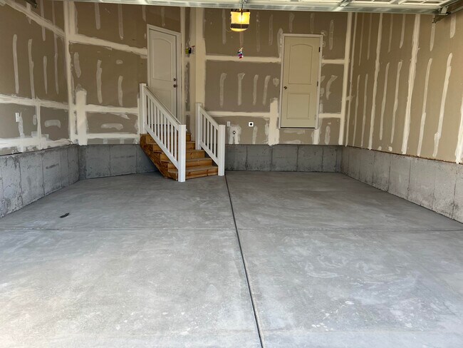 Building Photo - 3931 Big Horn Dr
