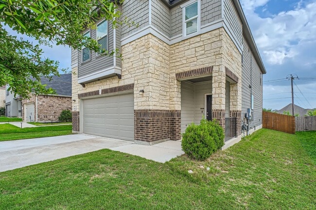 Building Photo - Convenient to Lackland!