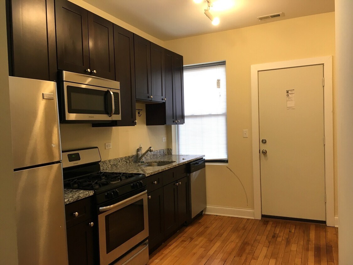 Foto principal - 3216 W Argyle St