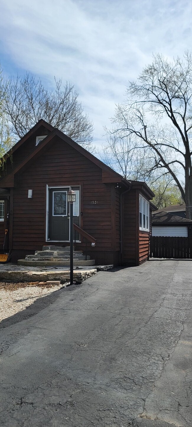 Building Photo - 1531 Walnut Dr