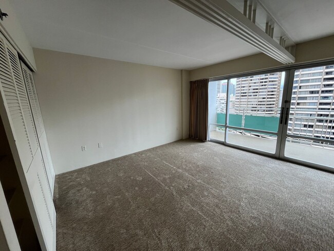 Building Photo - Ilikai Apartment (Honolulu/Waikiki)  -  1 ...