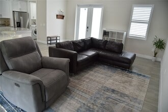 Building Photo - 4666 Villa Capri Ln