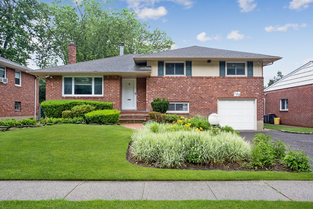 120 Seaman Rd, Jericho, NY 11753 House Rental in Jericho, NY