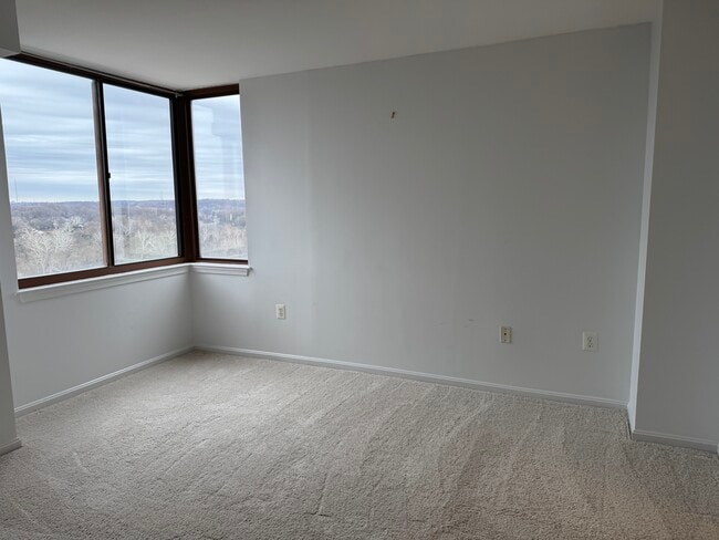 Building Photo - 10101 Grosvenor Pl