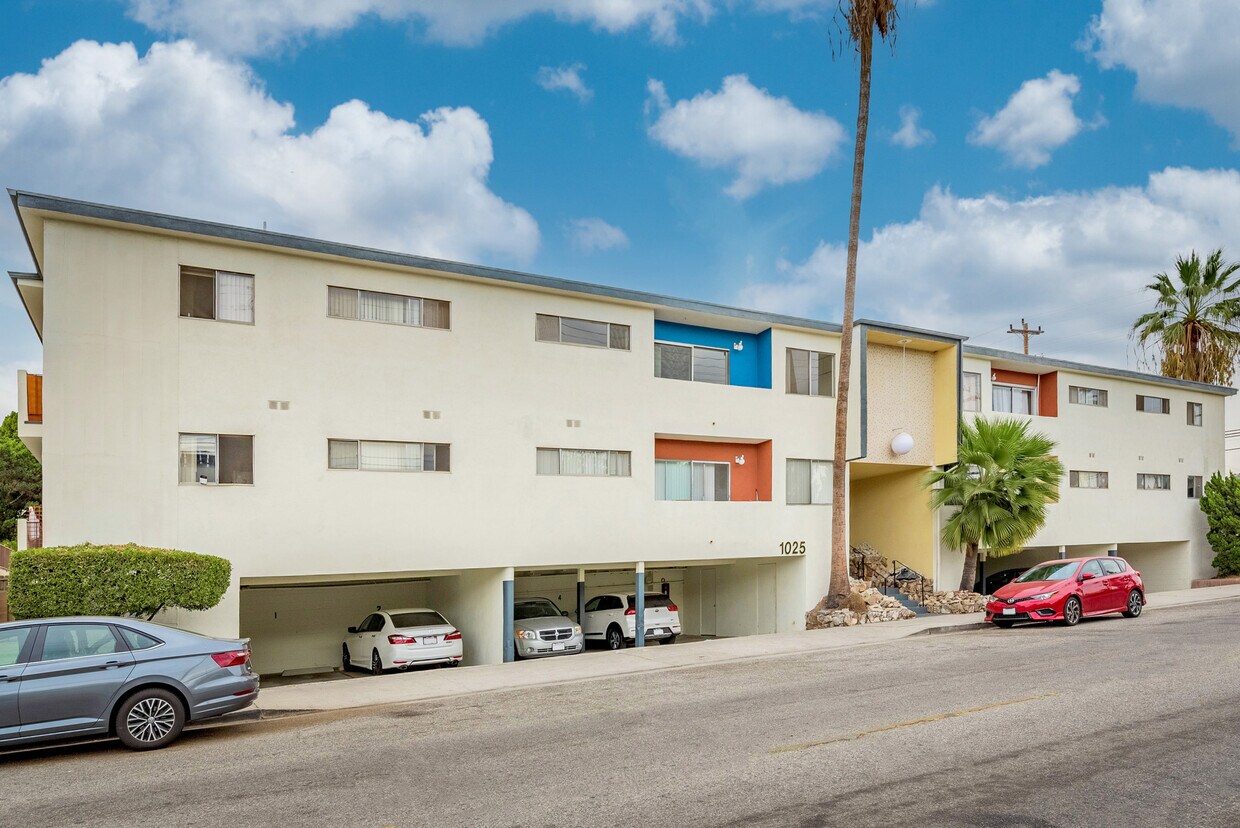 Foto principal - 1025 E Lomita Ave