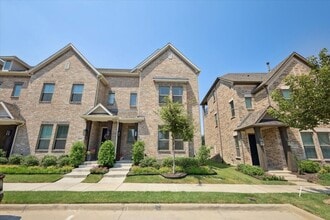 Building Photo - 4261 Shavano Dr