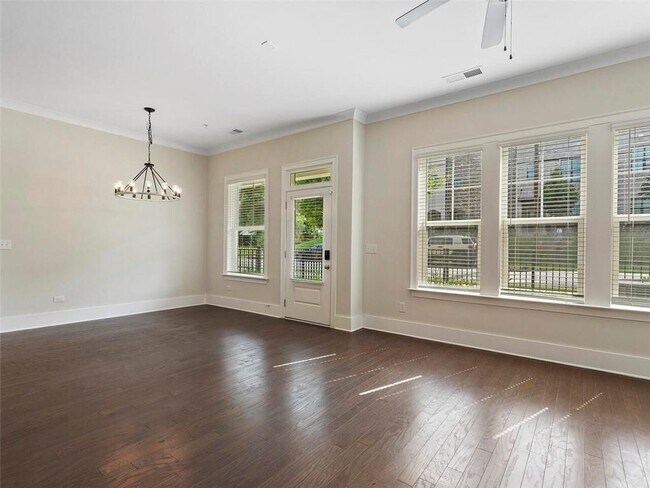 Building Photo - 2766 Bell Dr SE