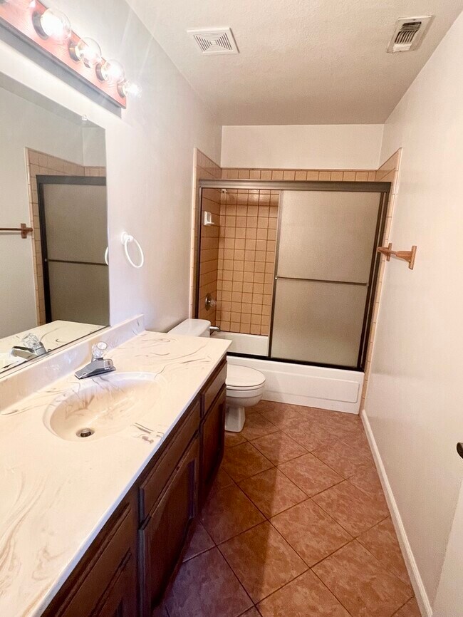 Building Photo - Beautiful 3 bedroom 2 bath in Carmichael!