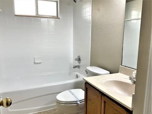 Building Photo - 15564 Lake Bella Vista Dr
