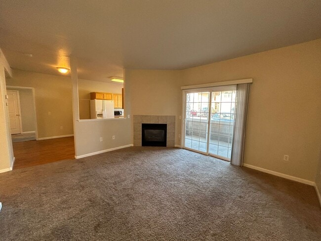 Building Photo - Charming 2 Bed / 2 Bath Condo in Windsor