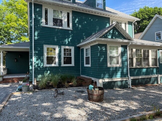 Building Photo - 112 Fuller St