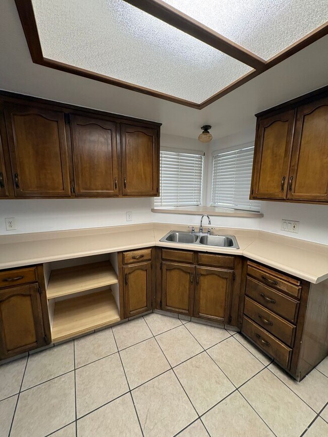 Foto del edificio - 2642 N Fairway St