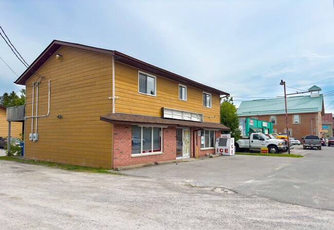 Building Photo - 67 Main St