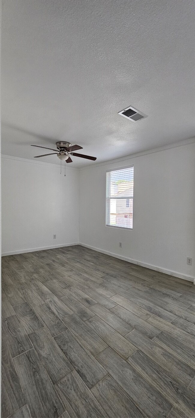 Foto del edificio - 811 Knights Bridge Ln