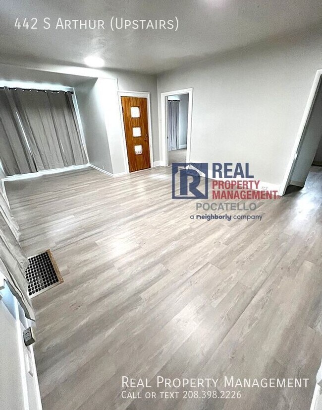 Building Photo - 3 Bedroom 2 bath - Main Home - Pets Negoti...