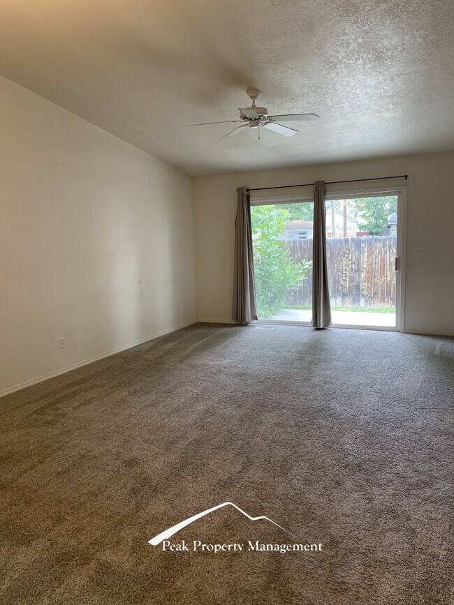 Foto del edificio - 6196 W Villa Park St