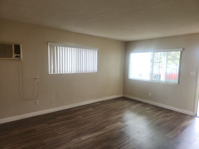 Foto del edificio - Affordable 2 bedroom, 1 Bath Lower Unit