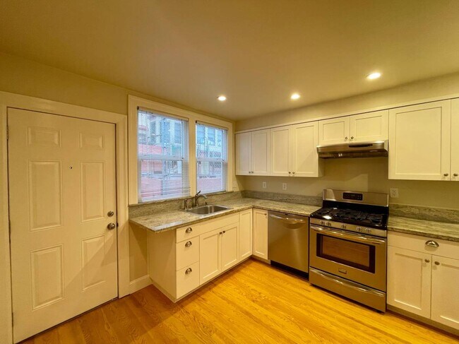 Building Photo - Beautifully Updated Dolores Heights One Be...