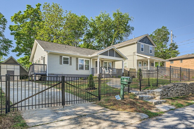 Building Photo - 748 Pelham St NW