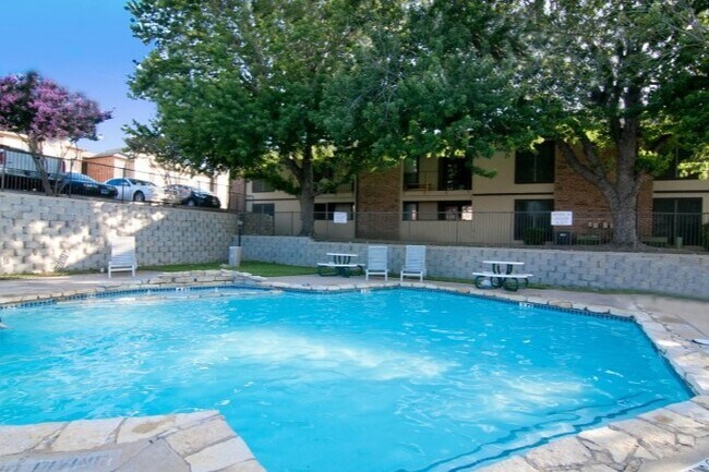 PISCINA - Westlake Gardens & Bella Terra Apartments