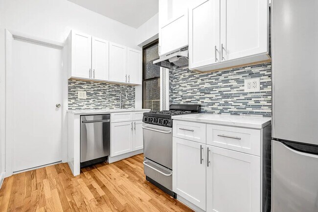 Foto del edificio - 331 W 16th St
