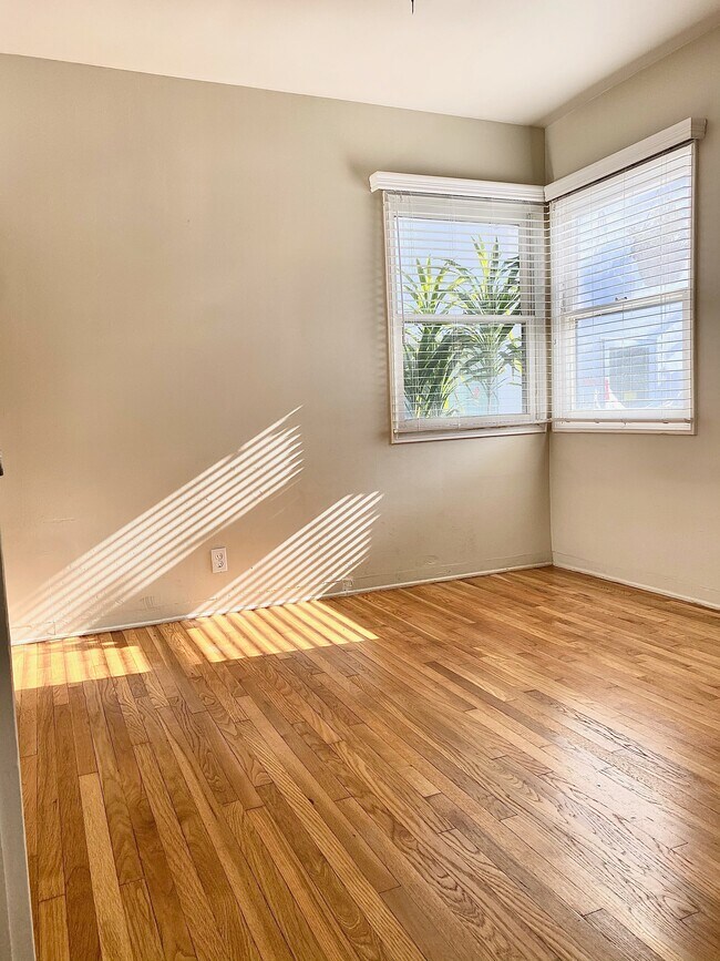 Bed 1 - 1618 Berkeley St