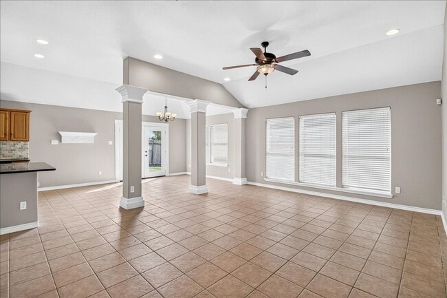 Foto del edificio - 5114 Spring Brook Dr