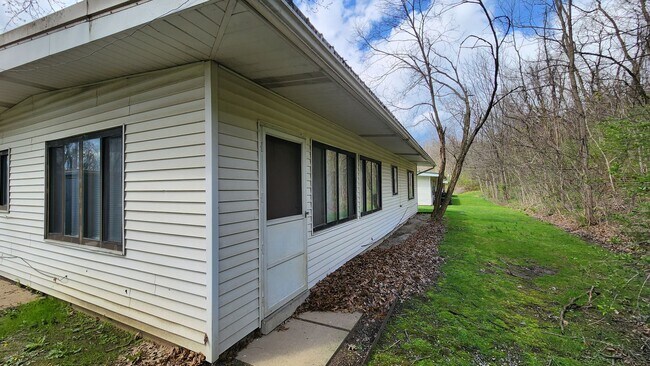 Building Photo - 101 Deer Path