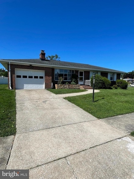 Building Photo - 624 Gayle Dr