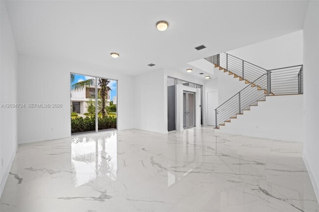 Foto del edificio - 16710 Botaniko Dr N