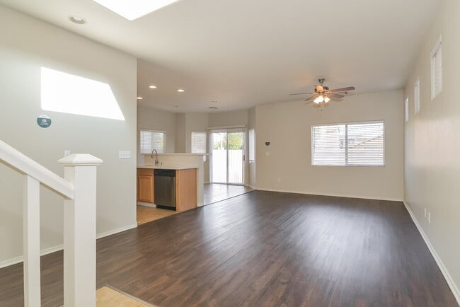 Foto del edificio - 6140 Withrow Downs St