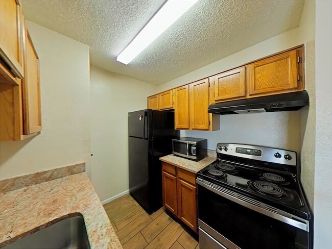 Foto del edificio - 3770 Lovers Wood Ln