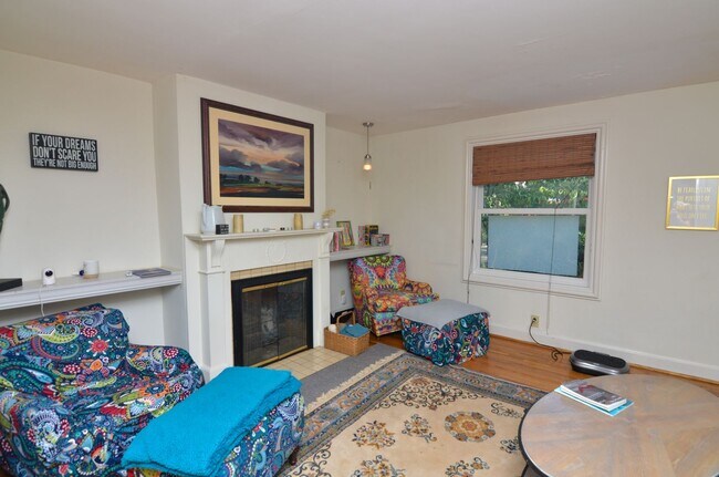 Foto del edificio - 3434 Stokesmont Rd