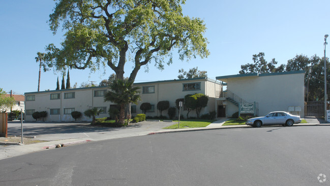Building Photo - Peacock Court Apartments