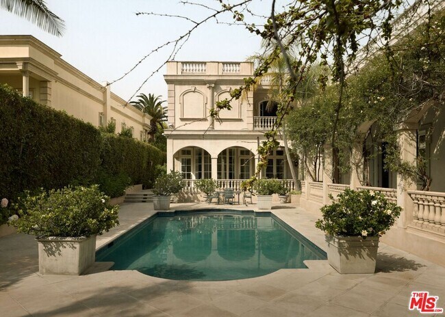 Foto del edificio - 628 N Rodeo Dr