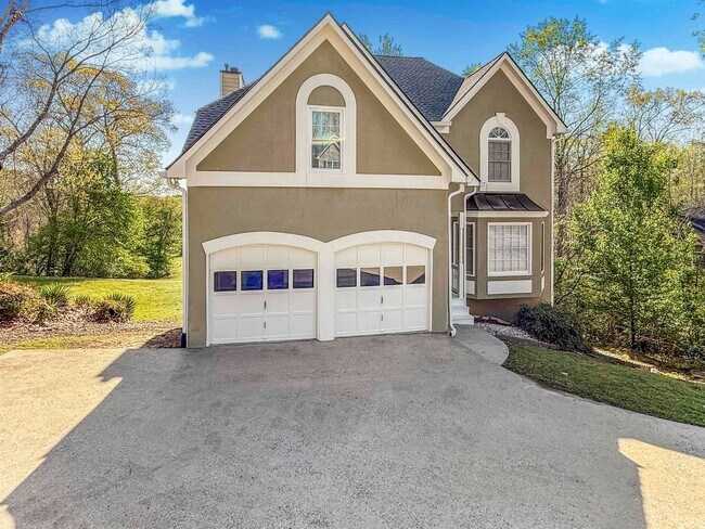 Building Photo - Stunning and Spacious 4 BR/3.5 BA Home in Mableton!