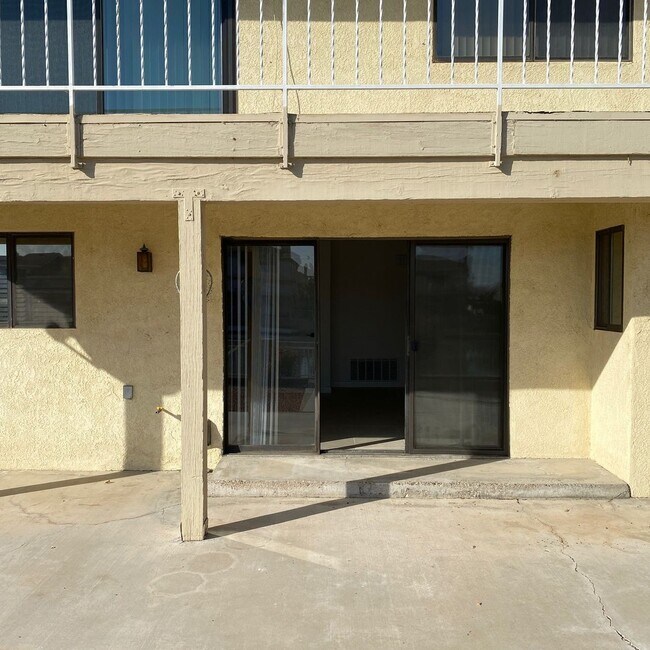 Foto del edificio - WATERFRONT SPRING VALLEY LAKE HOME!