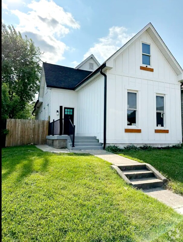 Garfield Park Apartments for Rent with Hardwood Floors Indianapolis