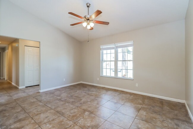 Foto del edificio - 16136 Villa Dr