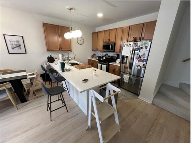 Building Photo - 3255 N Bay Ct