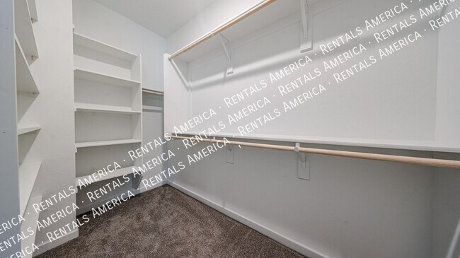 Foto del edificio - 2858 N Evergreen St