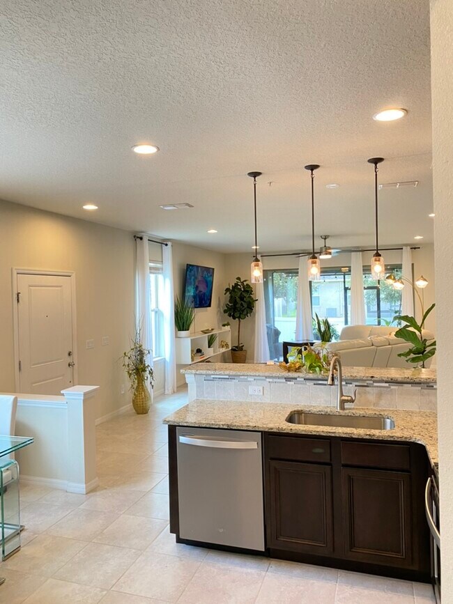 Building Photo - 1100 Pavia Dr