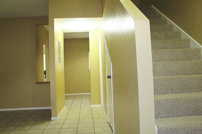 Foto del edificio - 8310 Wild Rose St