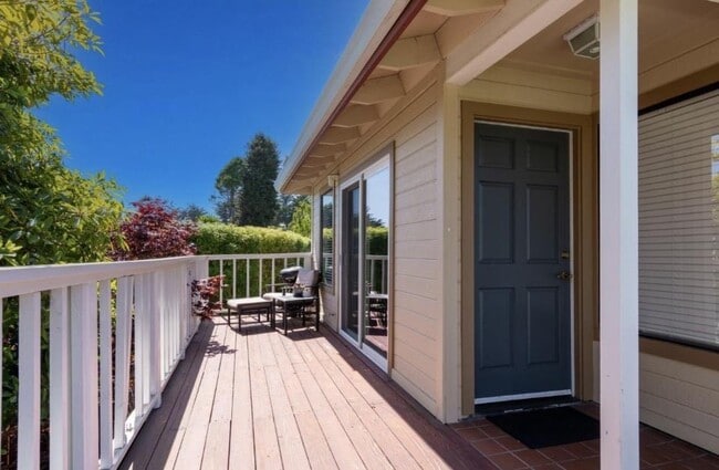 Foto del edificio - 515 Corcoran Ave