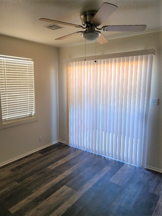 Foto del edificio - LA CRESCENTA CONDOMINIUMS